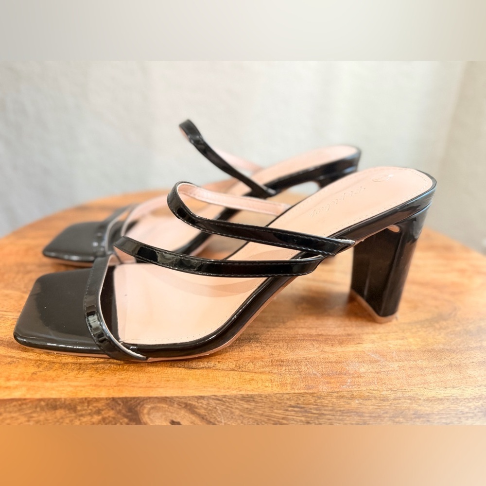 Piepisbuy Black high heel strappy shoes size 9 great condition